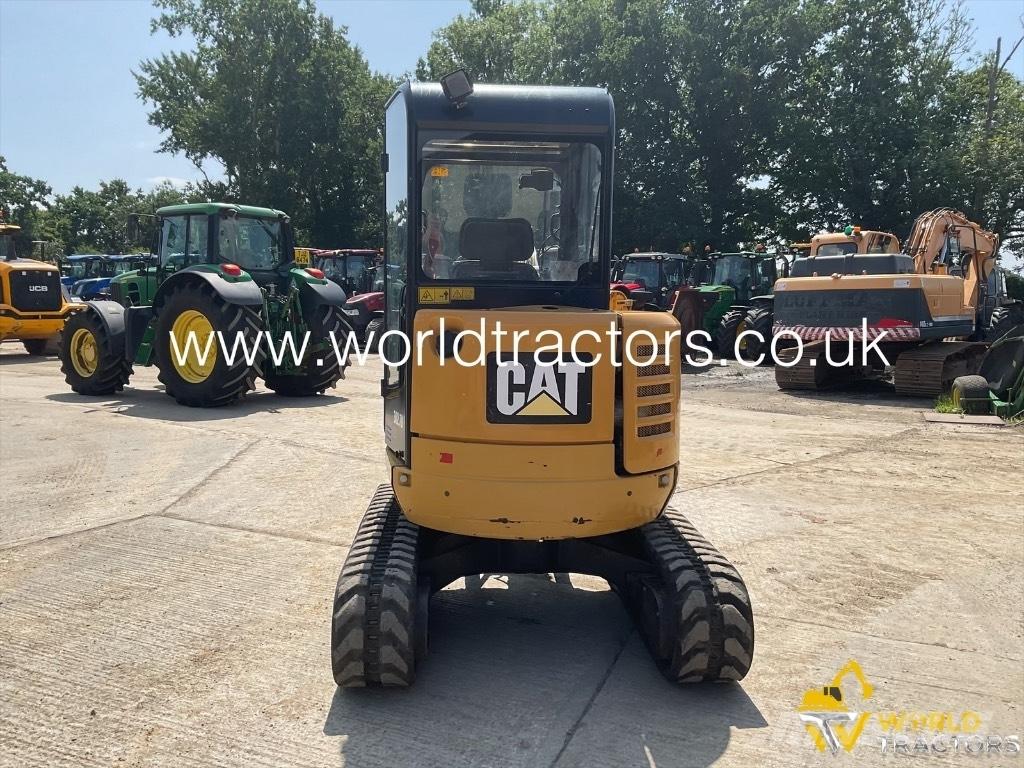CAT 302.7 D حفارات صغيرة أقل من 7 طن (حفارات صغيرة)