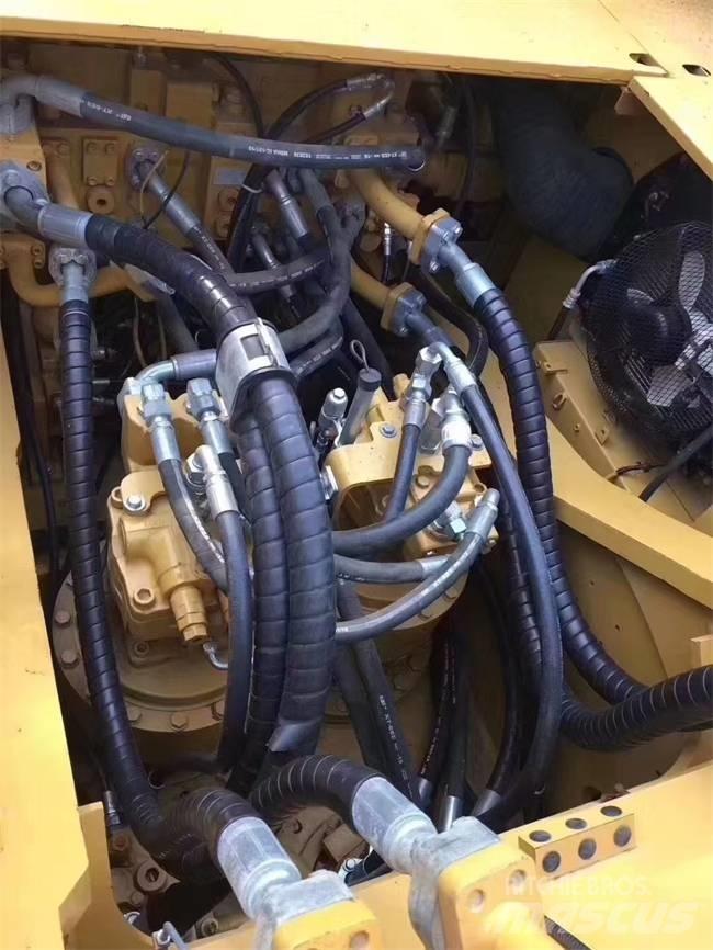 CAT 345 D L حفارات زحافة
