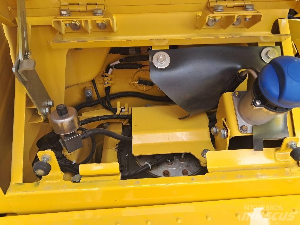 Komatsu PC210LCI-11 حفارات زحافة