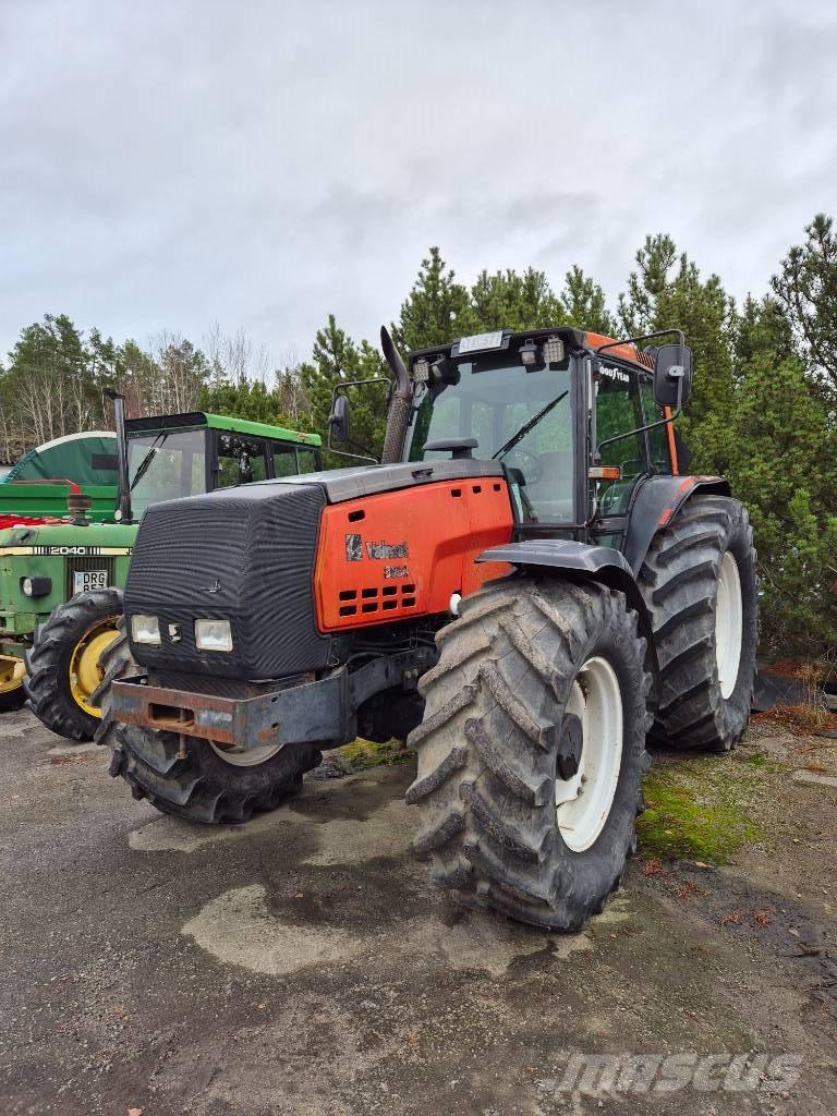 Valtra 8550 الجرارات