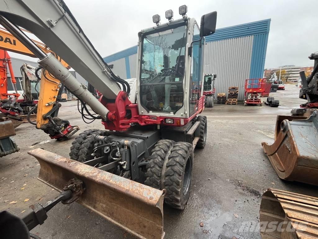 Takeuchi TB 295 W حفارات بعجل