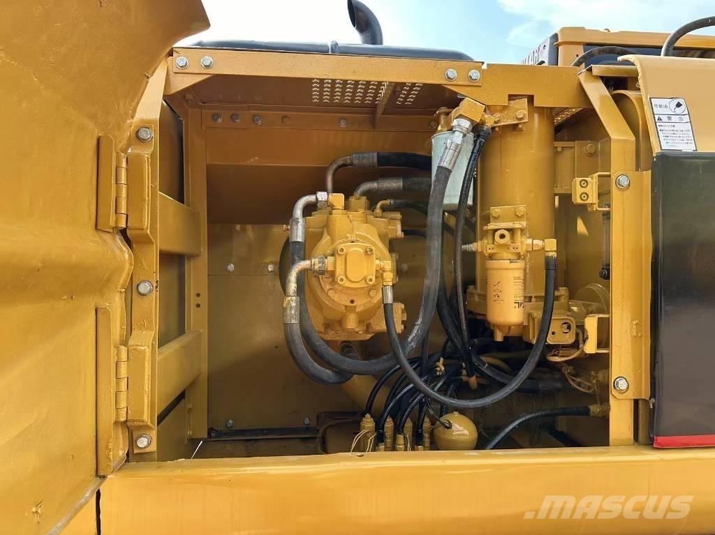CAT 320 B L حفارات زحافة