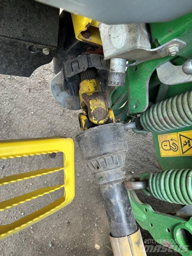 John Deere 8600 علافات ذاتية الدفع