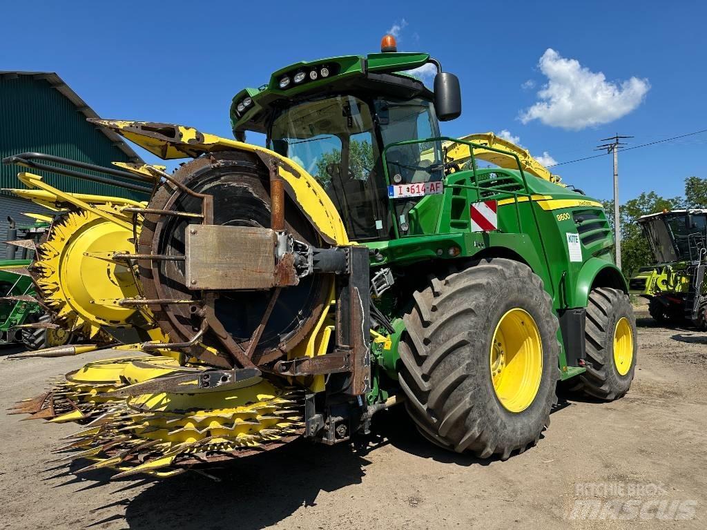 John Deere 8600 علافات ذاتية الدفع