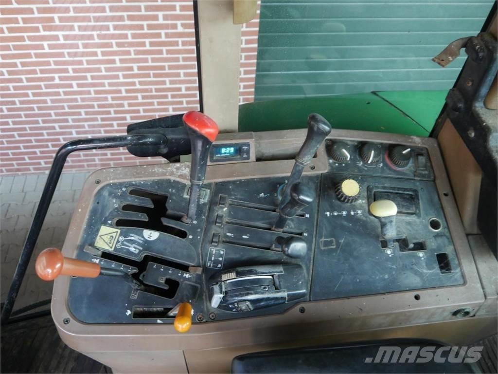 John Deere 7800 الجرارات