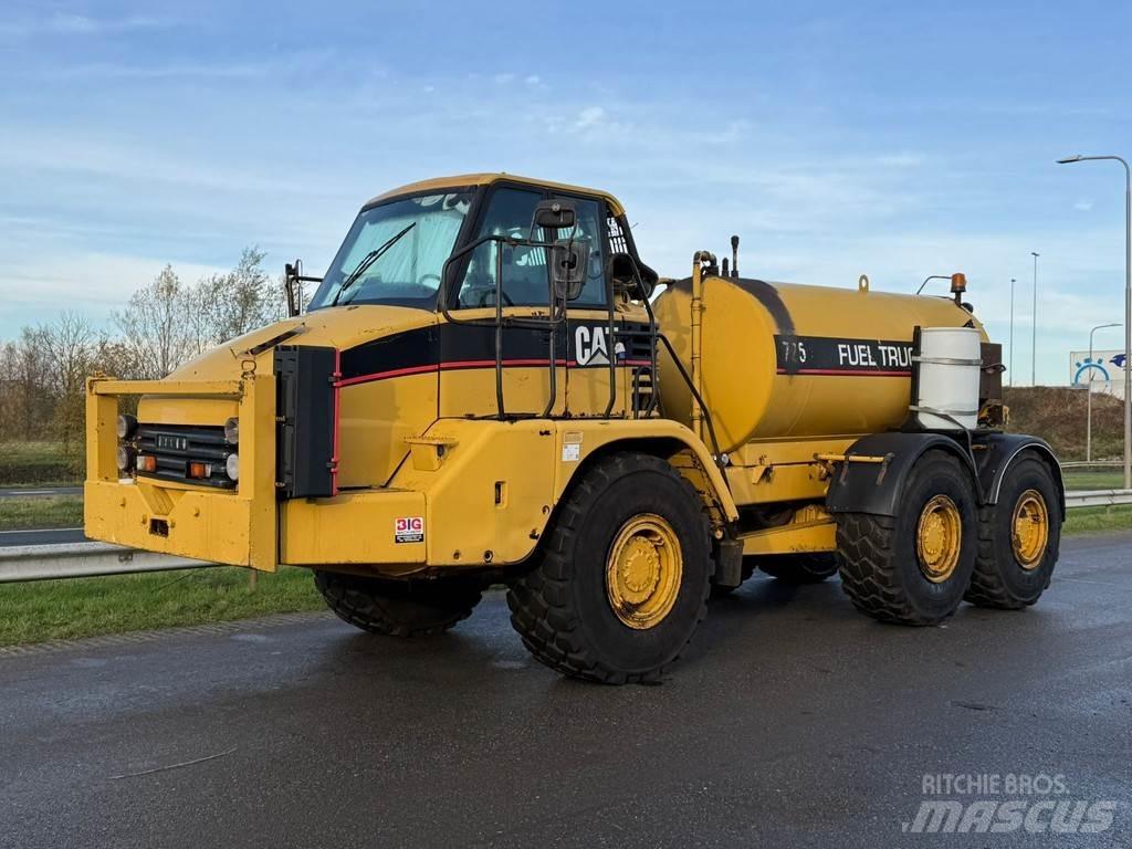 CAT 725 Fuel truck شاحنات ذات صهاريج