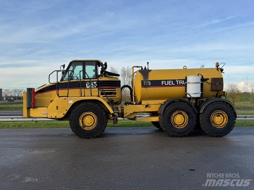 CAT 725 Fuel truck شاحنات ذات صهاريج