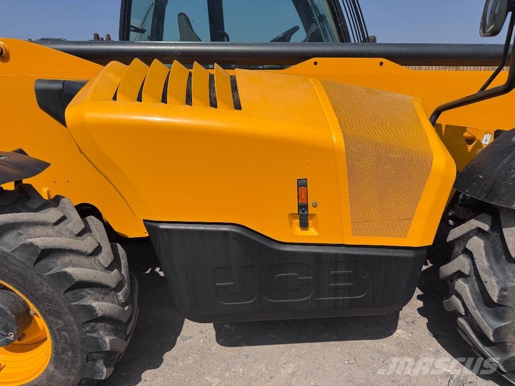 JCB 540-140 مناولات متداخلة