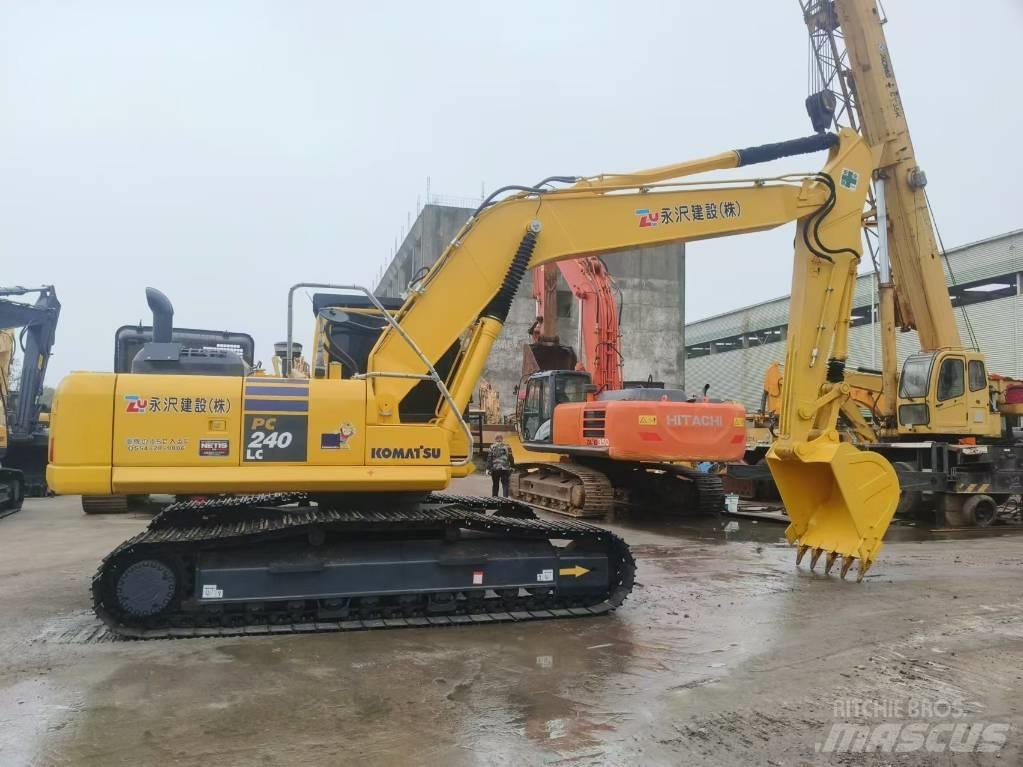 Komatsu PC 240 حفارات زحافة
