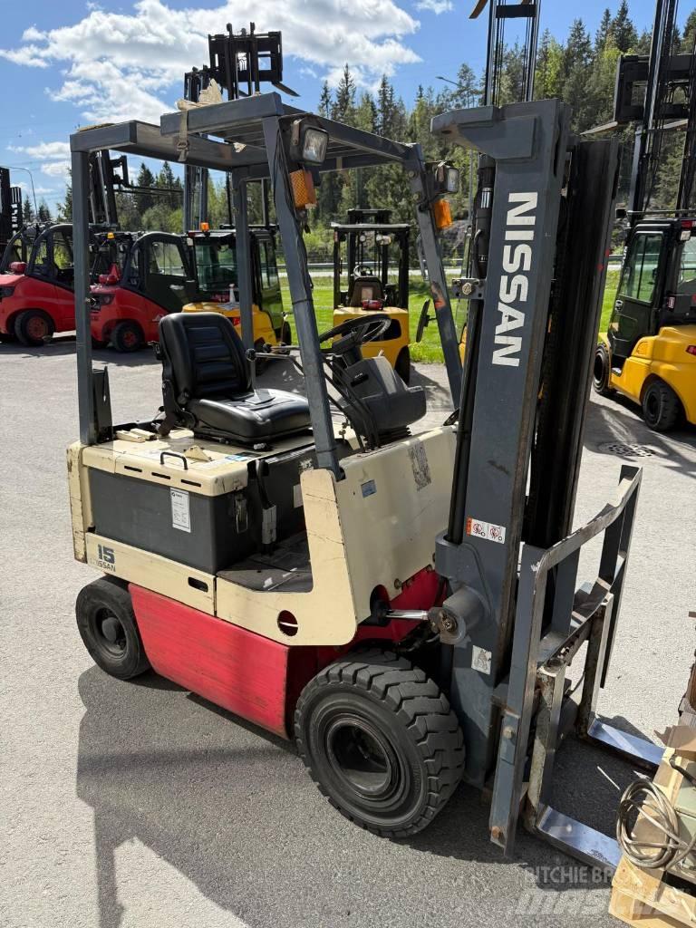 Nissan FP01 L 15 U شاحنات ذات رافعات شوكية تعمل بالكهرباء