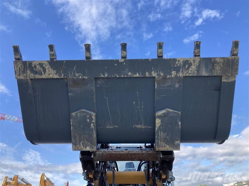 Liebherr L 538 لوادر بعجل