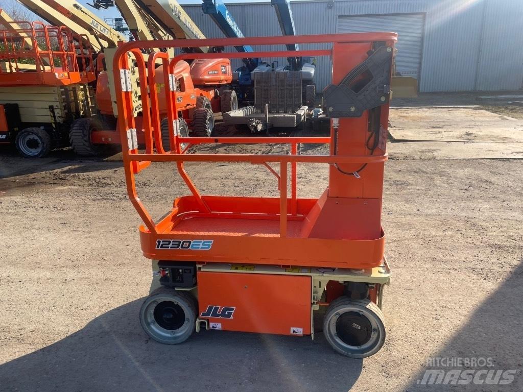 JLG 1230 ES رافعات السارية الرأسية