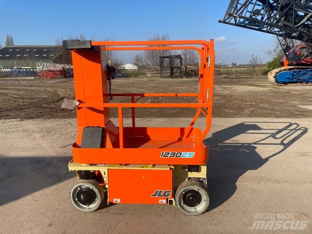 JLG 1230 ES رافعات السارية الرأسية