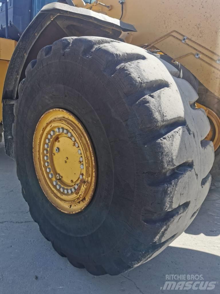 CAT 980M لوادر بعجل