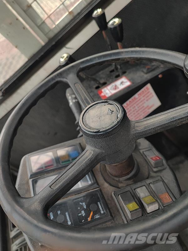 Commander C40SA لوادر جانبية