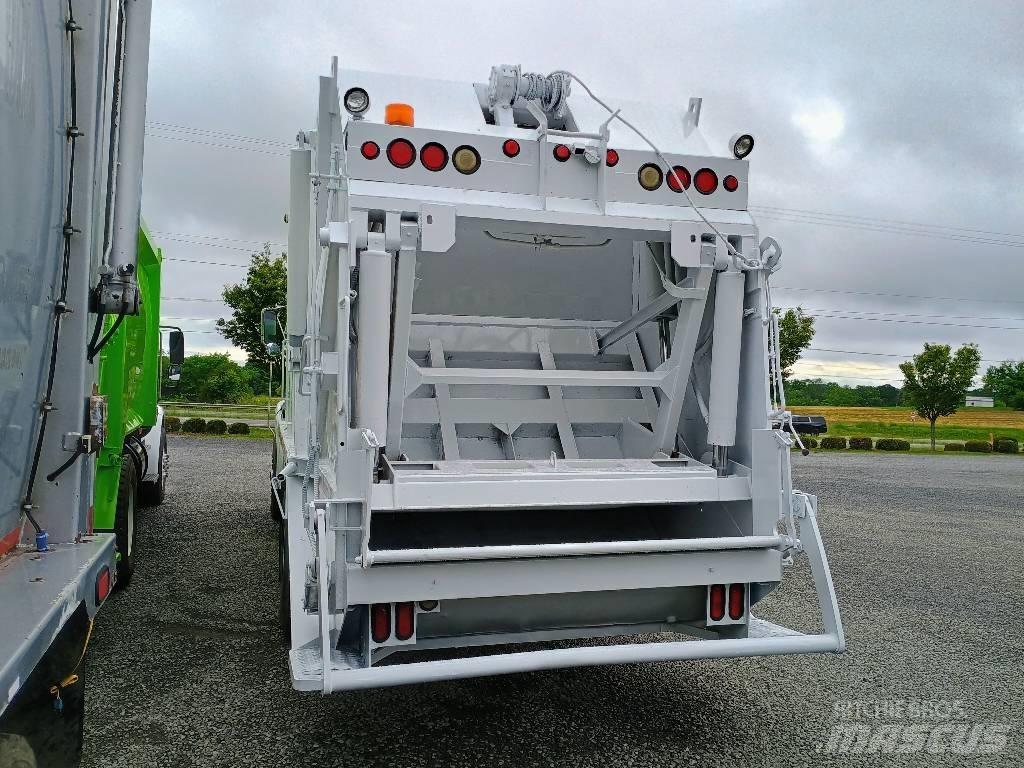 Sterling L7500 شاحنات المخلفات