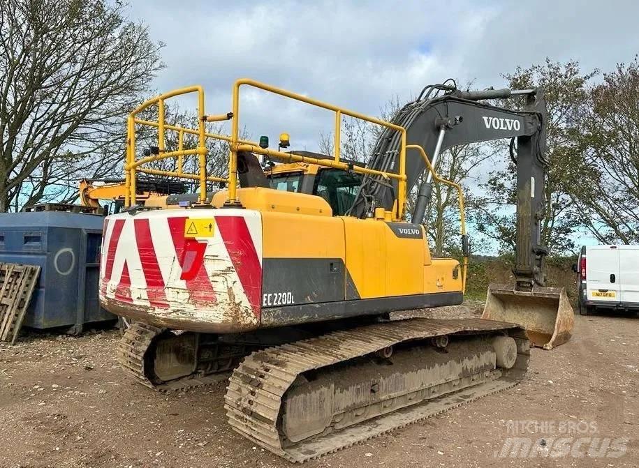 Volvo EC 220 DL حفارات زحافة