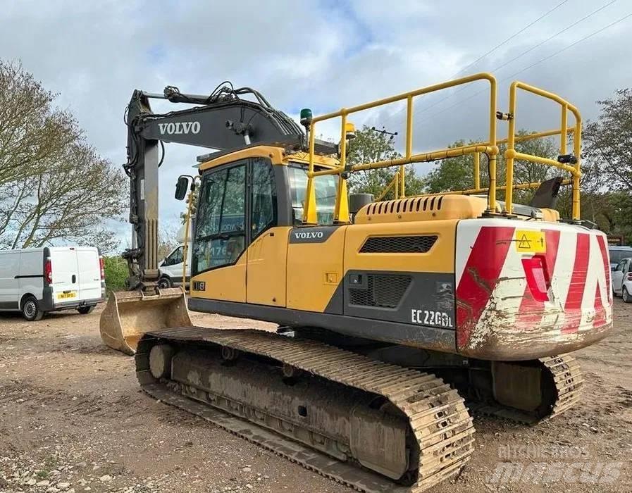 Volvo EC 220 DL حفارات زحافة