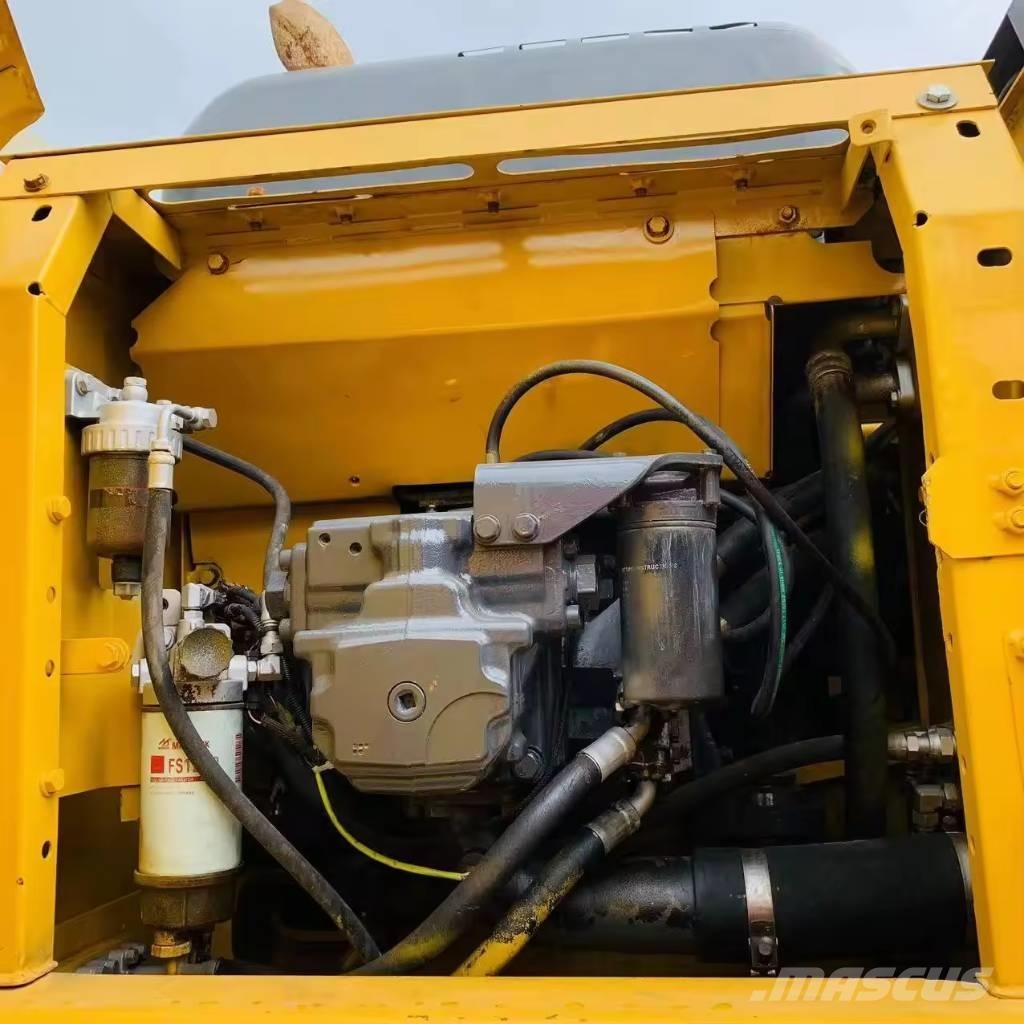Komatsu PC 200 حفارات زحافة
