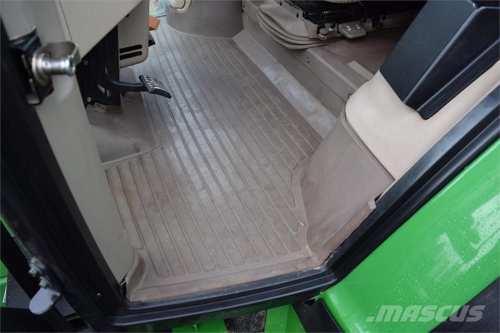 John Deere 6150 R الجرارات