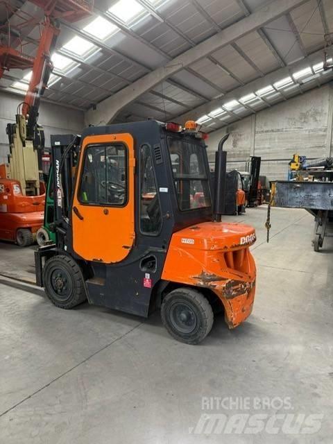 Doosan FD30 شاحنات الديزل