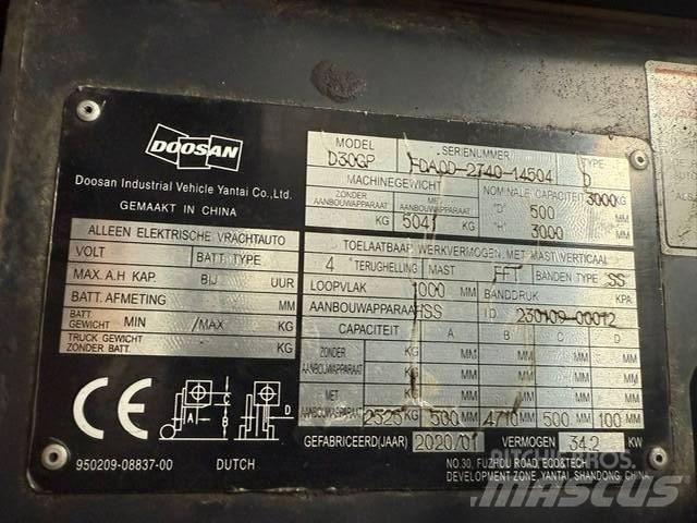Doosan FD30 شاحنات الديزل
