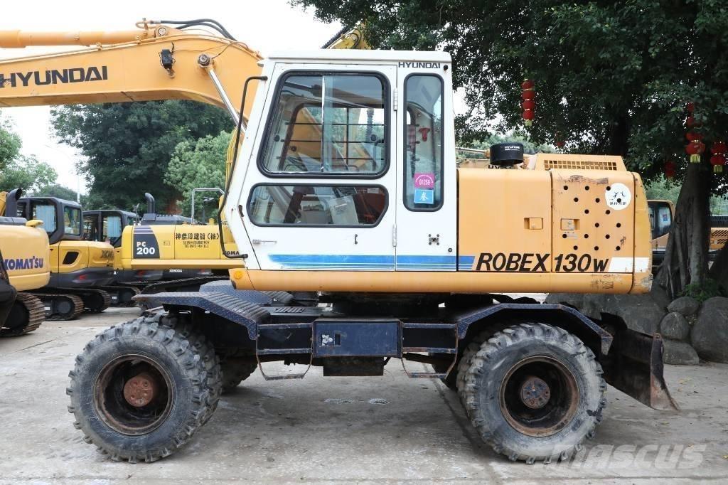 Hyundai Robex 130 W حفارات بعجل