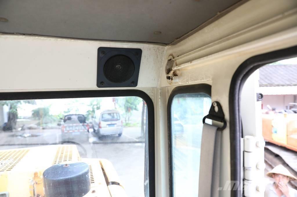 Hyundai Robex 130 W حفارات بعجل