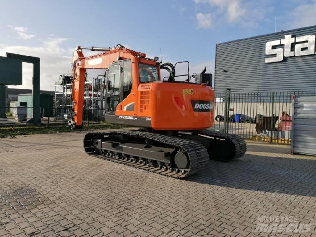 Doosan DX 235 LCR-5 حفارات زحافة