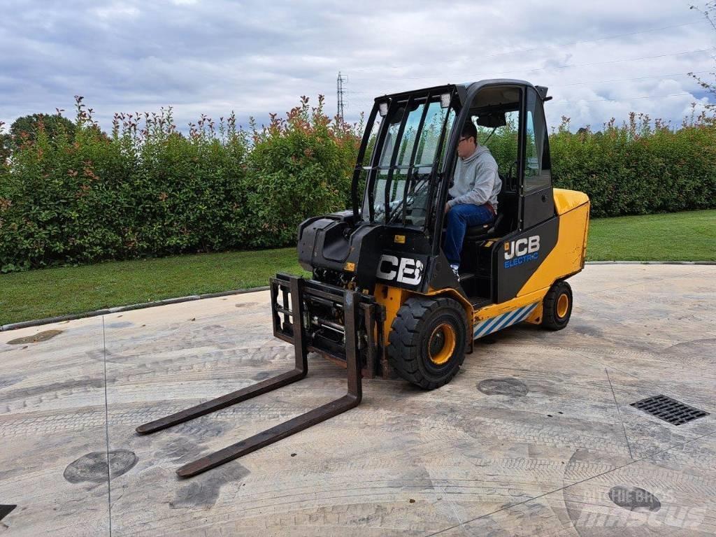 JCB TLT 30-19E شاحنة مناولة