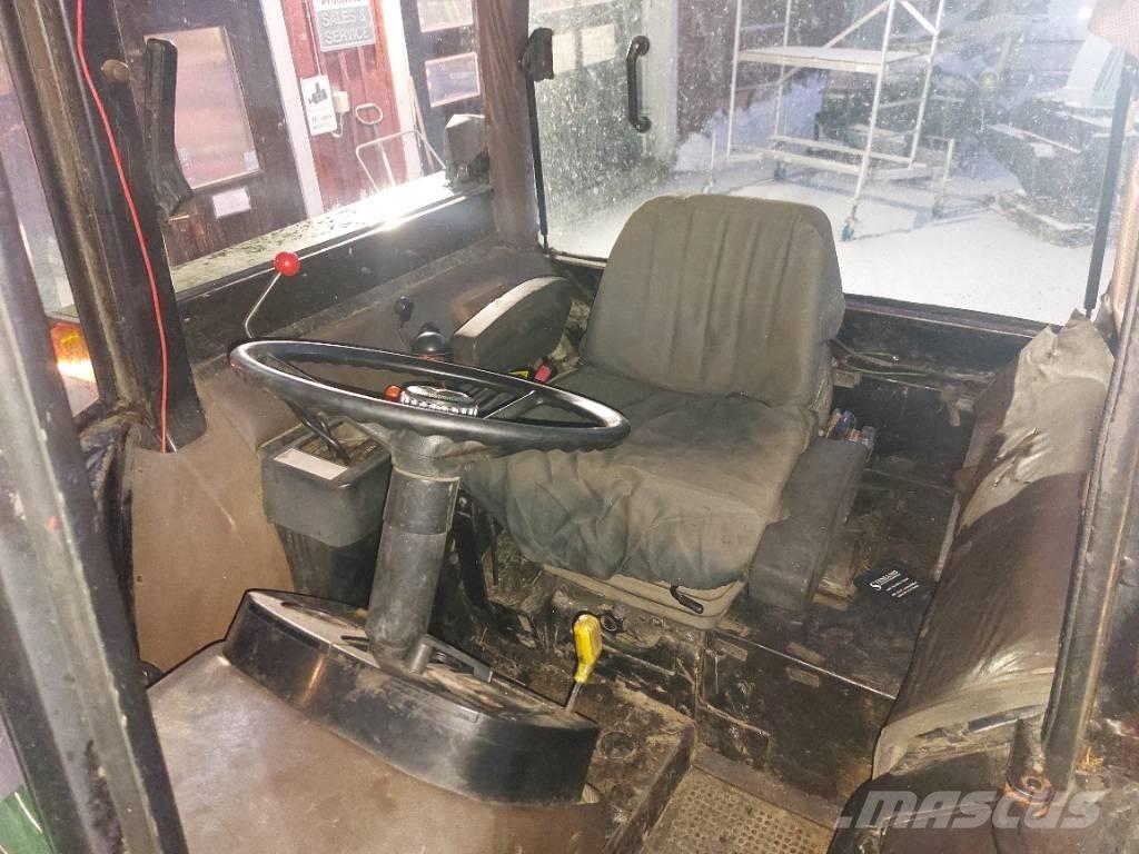 John Deere 2040 الجرارات