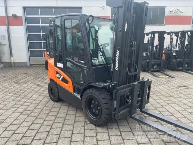 Doosan D35C-9 شاحنات الديزل