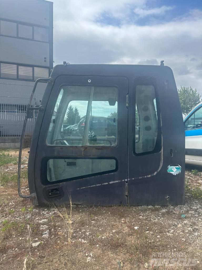 Hyundai 320 LC7A حفارات زحافة