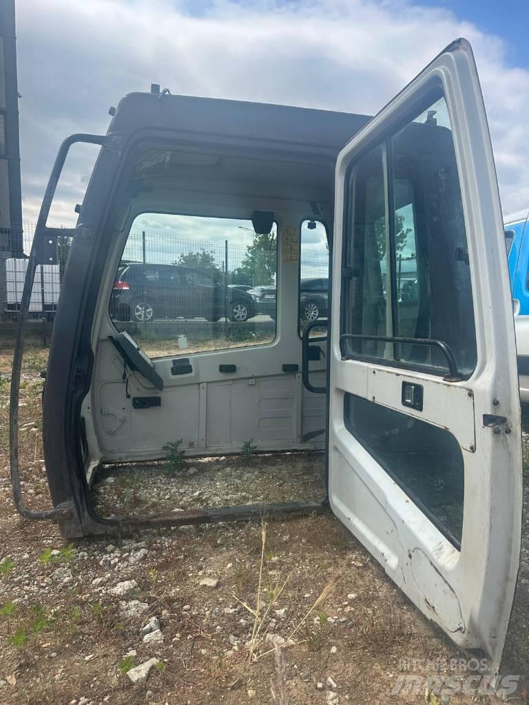 Hyundai 320 LC7A حفارات زحافة