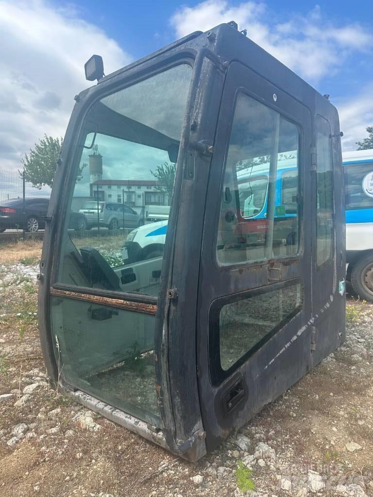 Hyundai 320 LC7A حفارات زحافة