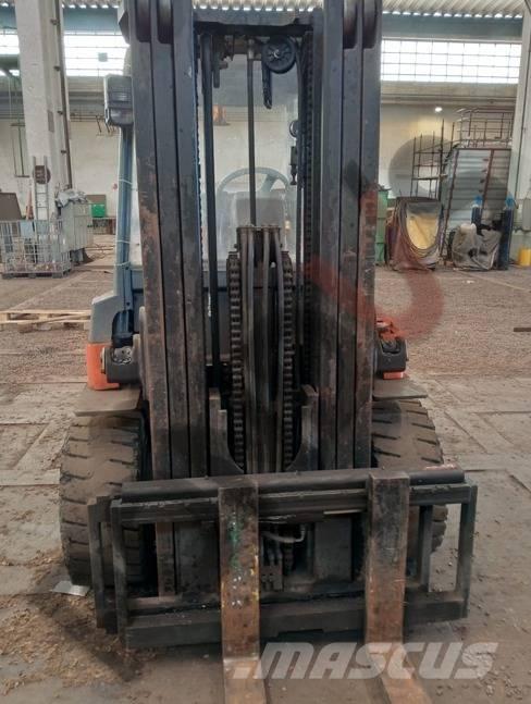 Toyota 7 FBMF 45 شاحنات ذات رافعات شوكية تعمل بالكهرباء