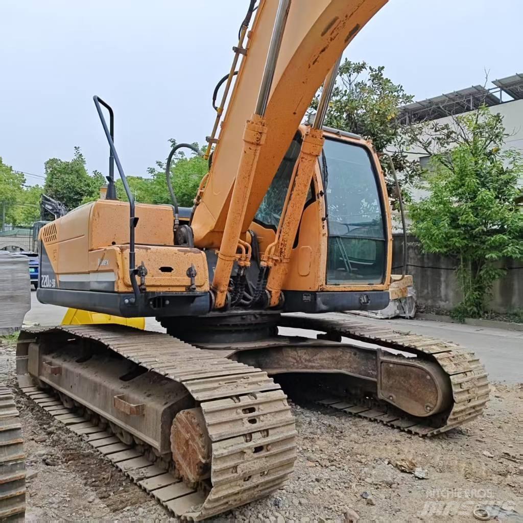 Hyundai Robex 220-9 حفارات زحافة