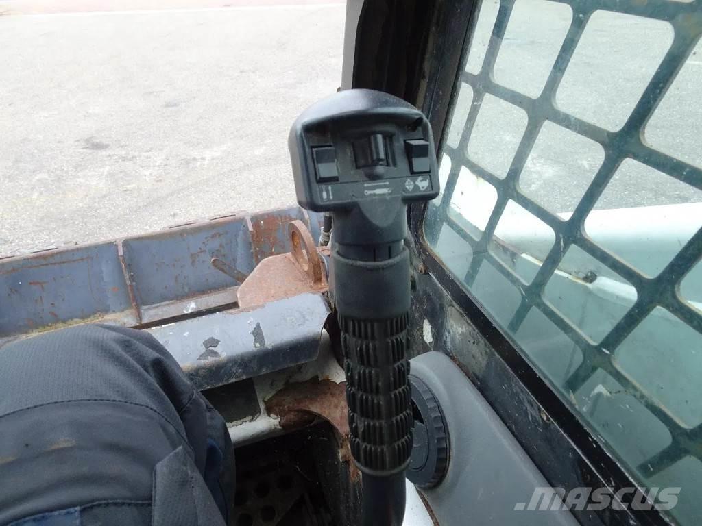 Bobcat 873 لوادر انزلاقية التوجيه