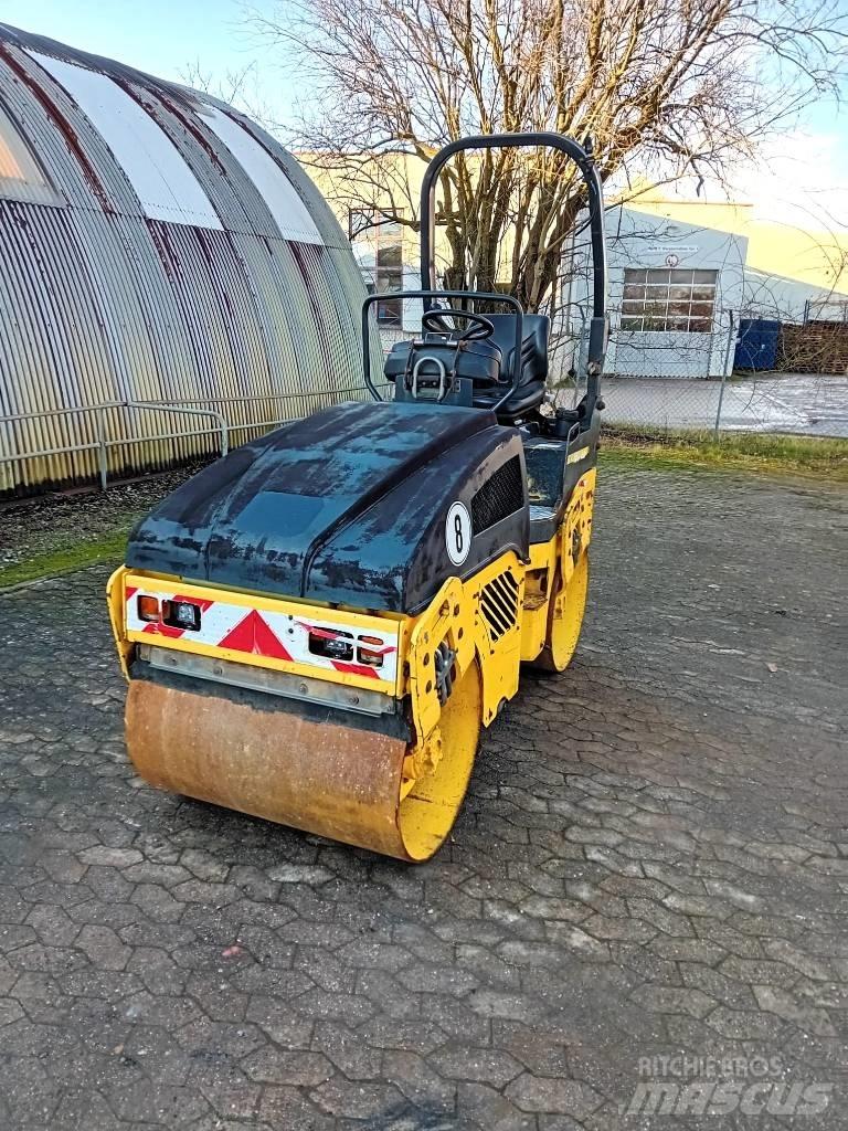 Bomag BW 100 AD-4 مداحل ثنائية الاسطوانة
