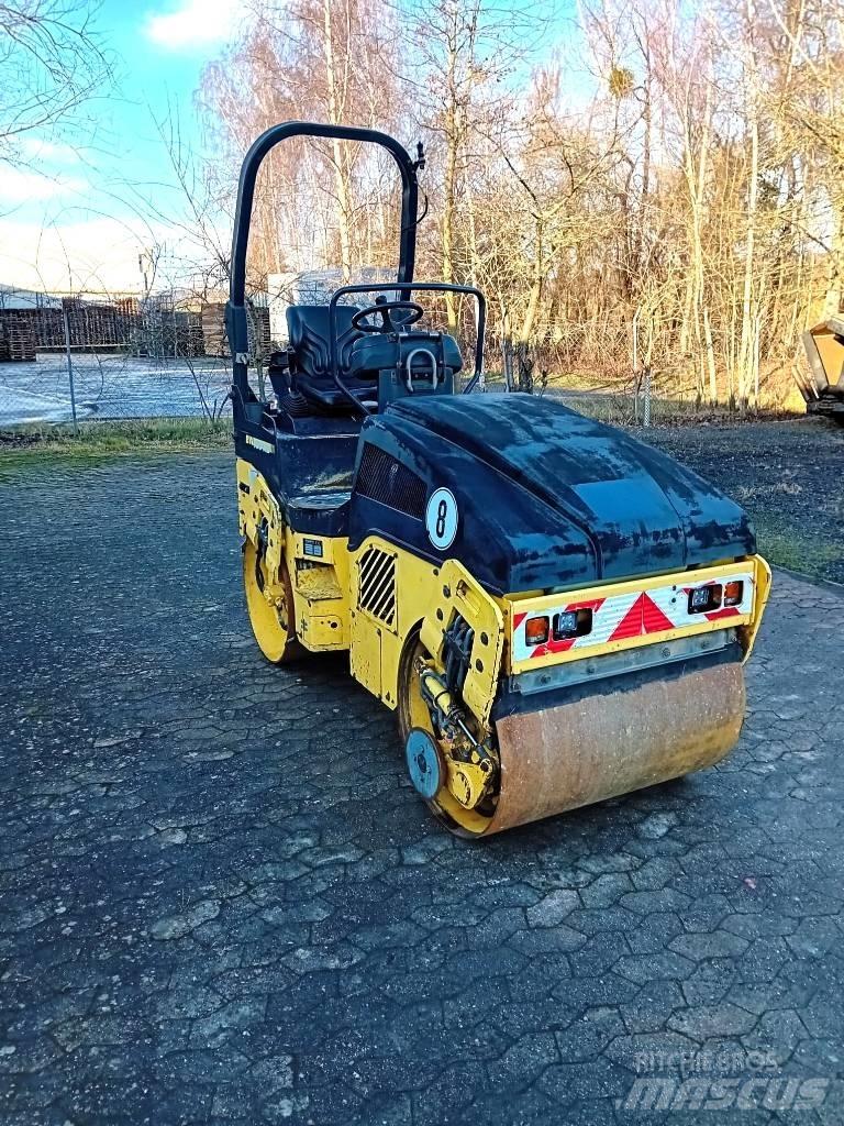 Bomag BW 100 AD-4 مداحل ثنائية الاسطوانة