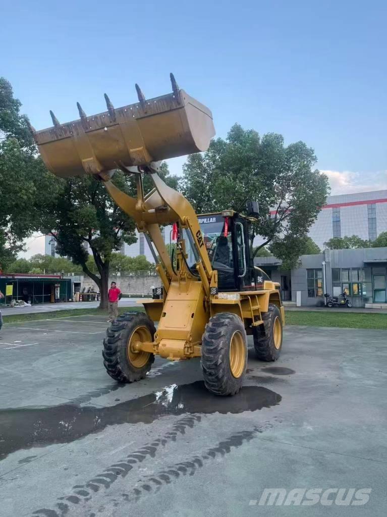 CAT 910M لوادر بعجل