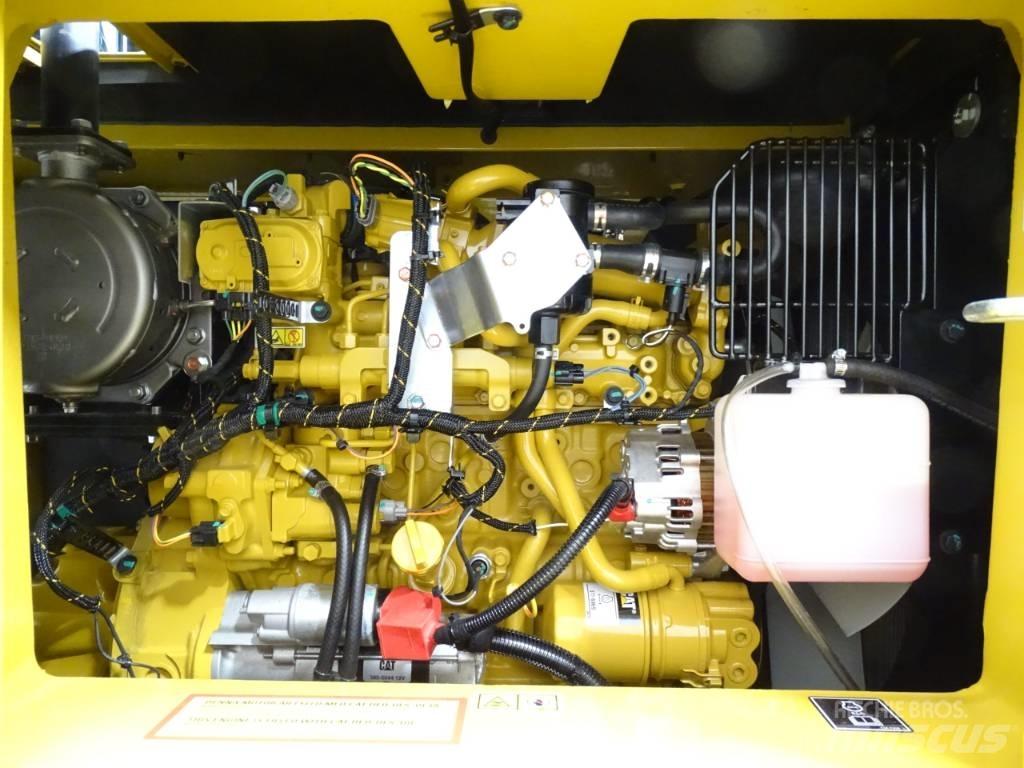CAT 310 حفارات زحافة