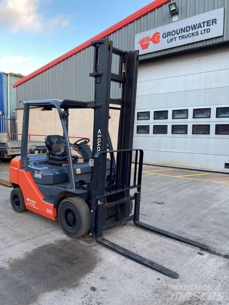 Toyota 02-8 FDF 25 شاحنات الديزل