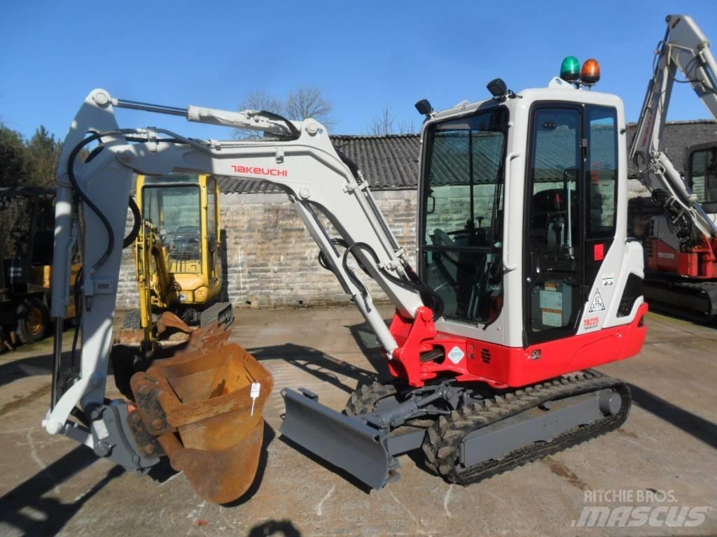 Takeuchi TB225 حفارات صغيرة أقل من 7 طن (حفارات صغيرة)