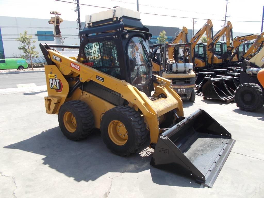 CAT 262D3 لوادر انزلاقية التوجيه
