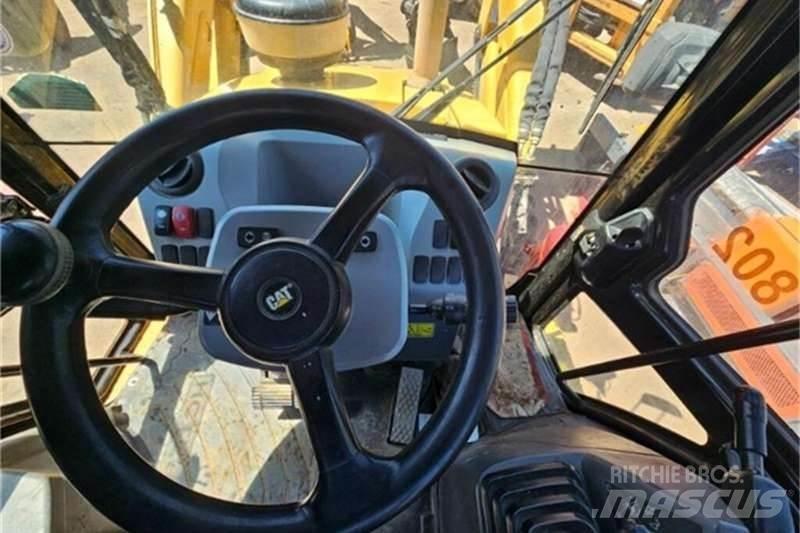 CAT 426F2 TLB لوادر ذات جرافات عكسية