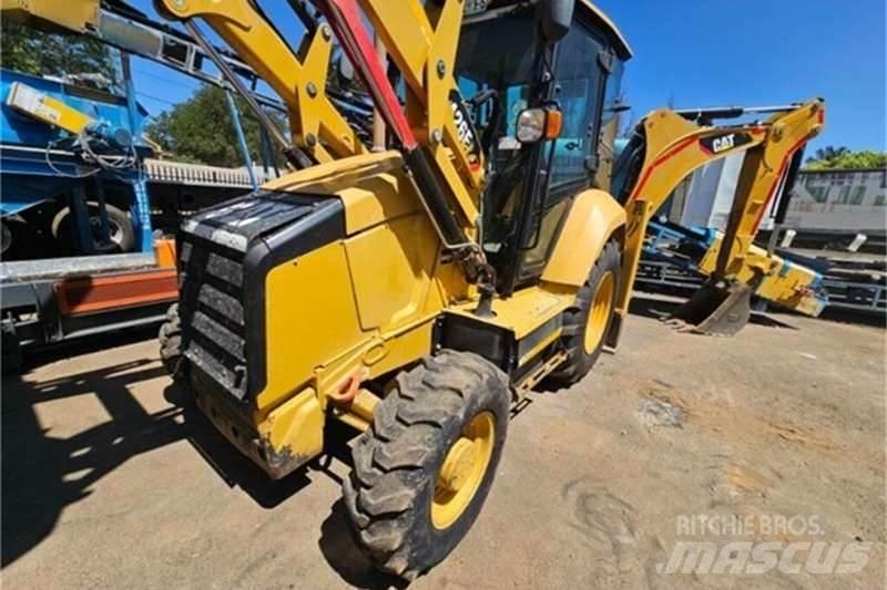 CAT 426F2 TLB لوادر ذات جرافات عكسية