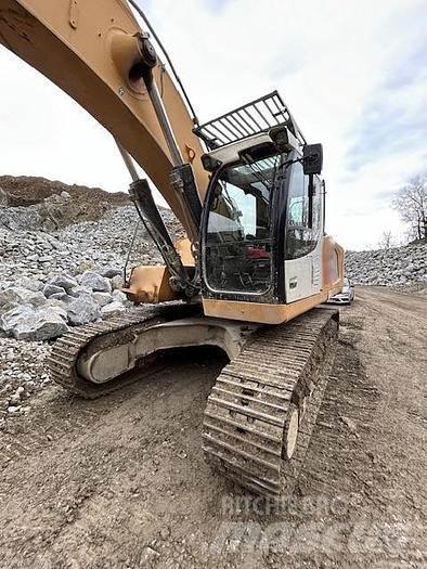 Liebherr R946 LC حفارات خاصة