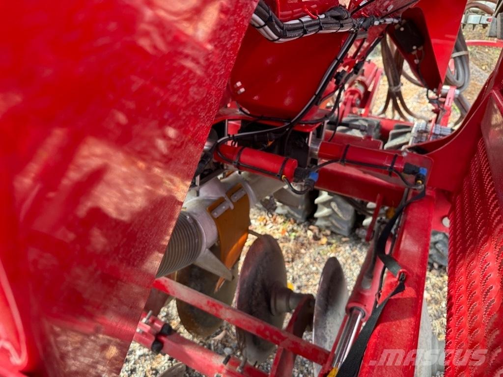 Horsch Pronto 4 DC مثاقيب مدمجة