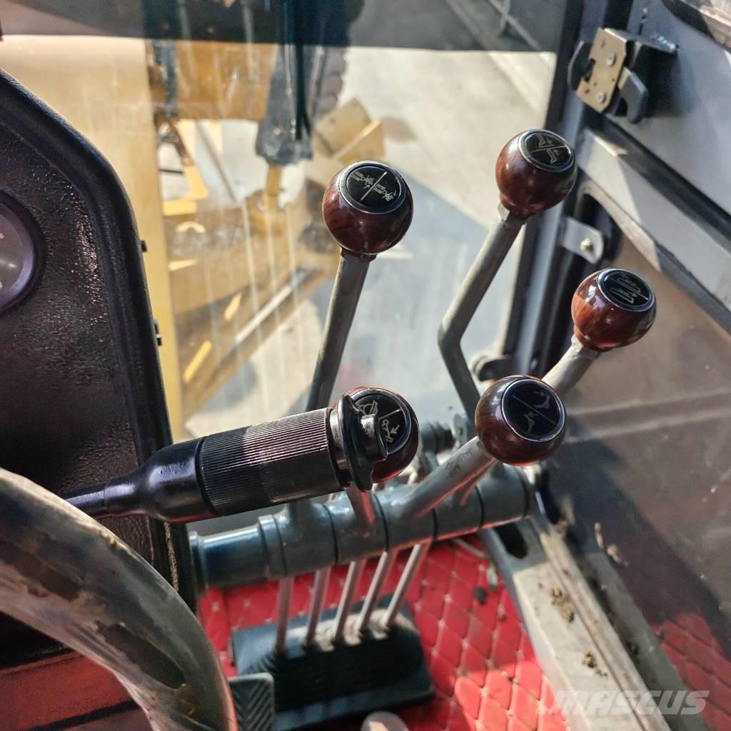 CAT 140 H معدات تمهيد الطرق